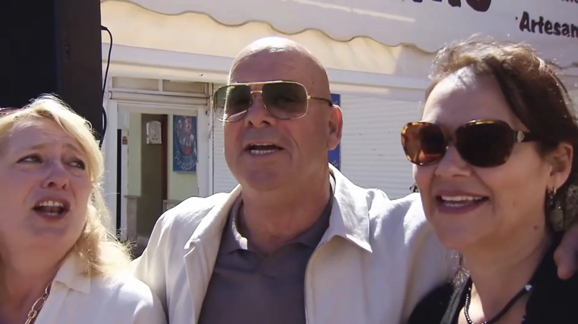 Jean-Paul in B&B Vol Liefde met Renate en Susanne Jean-Paul in B&B Vol Liefde met Renate en Susanne