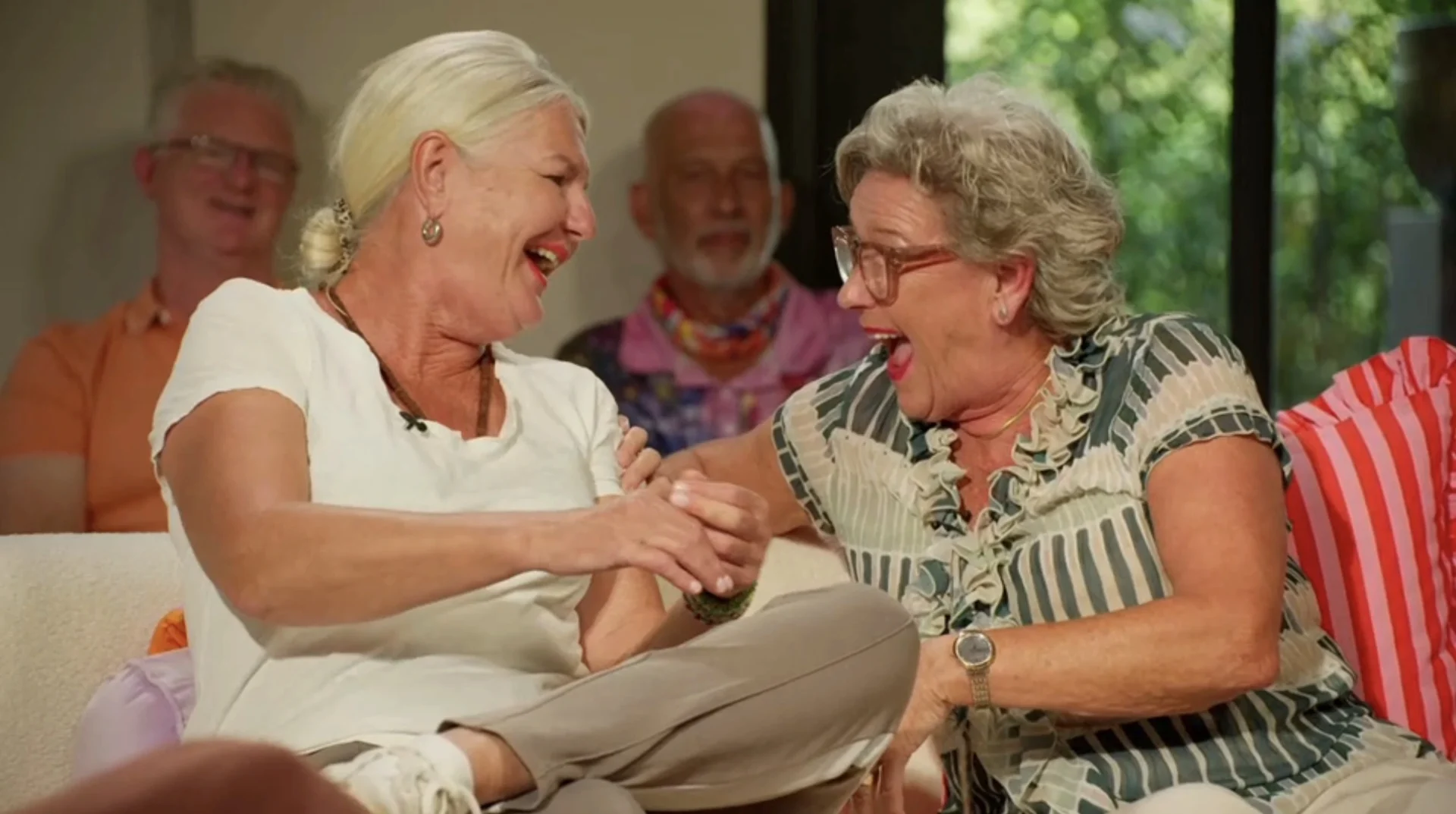 Petra en Lieske in de reünie van B&B Vol Liefde Petra en Lieske in de reünie (© B&B Vol Liefde)