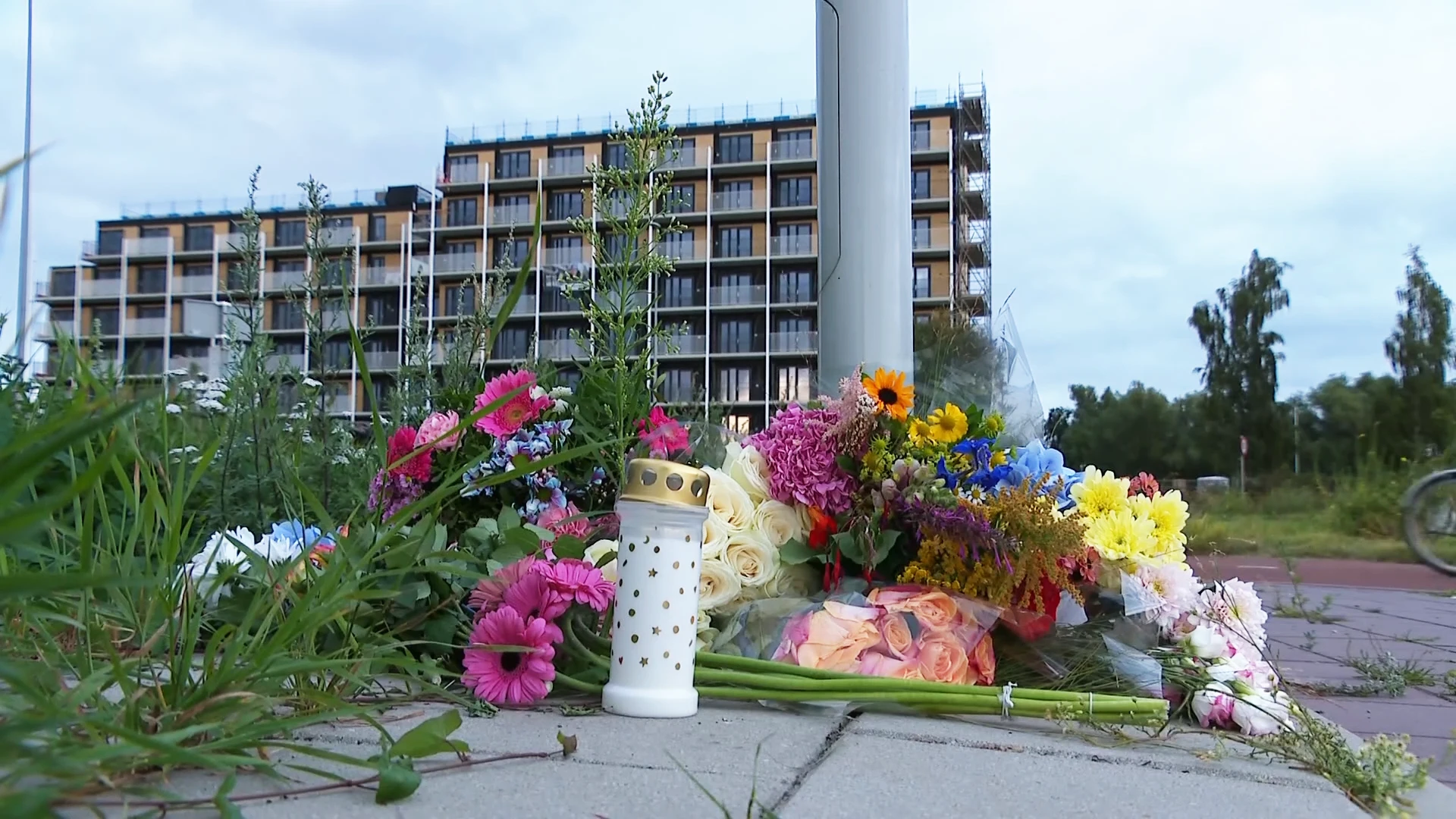 Bloemen voor Lisa (© Talpa)