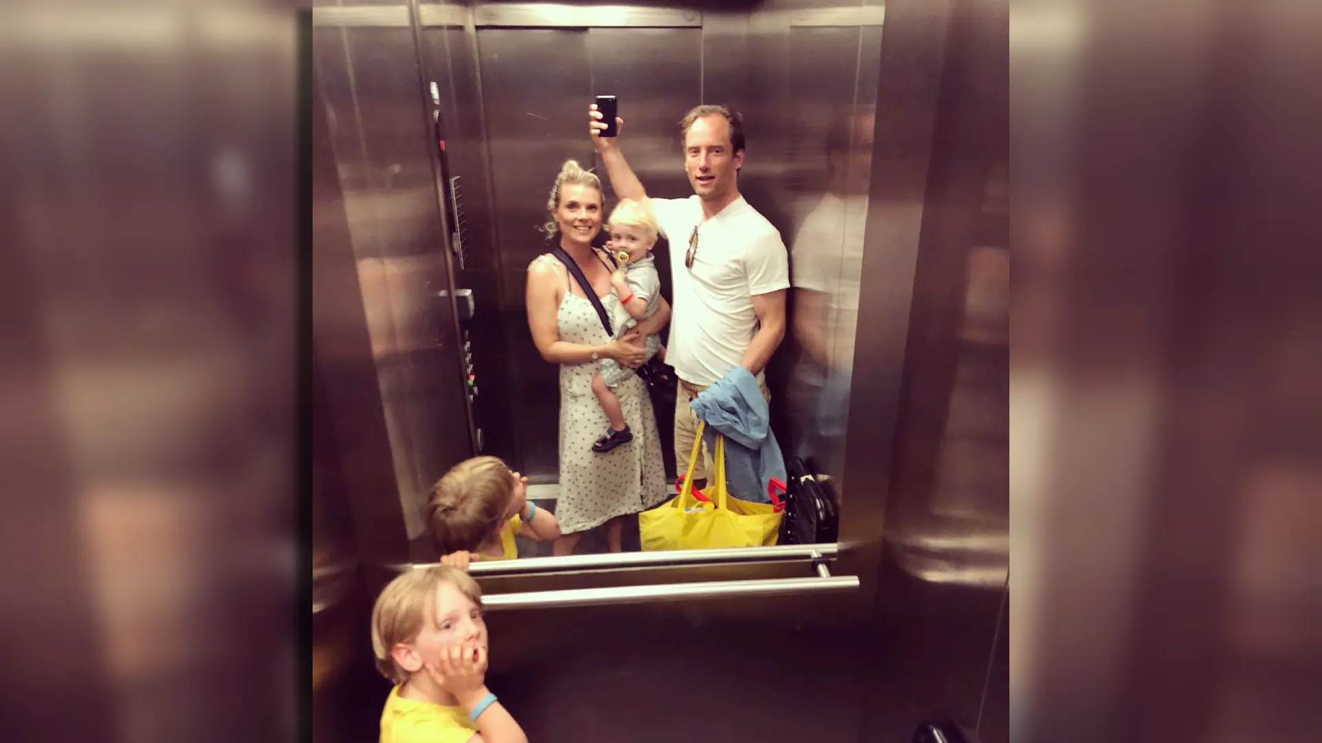 Eveline Stallaart en haar gezin Eveline Stallaart, haar partner Lucas en hun kinderen