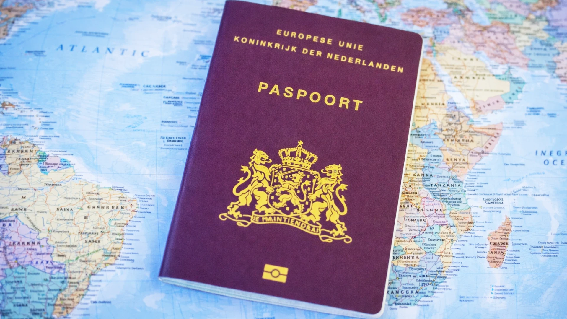 Nederlands paspoort Nederlands paspoort