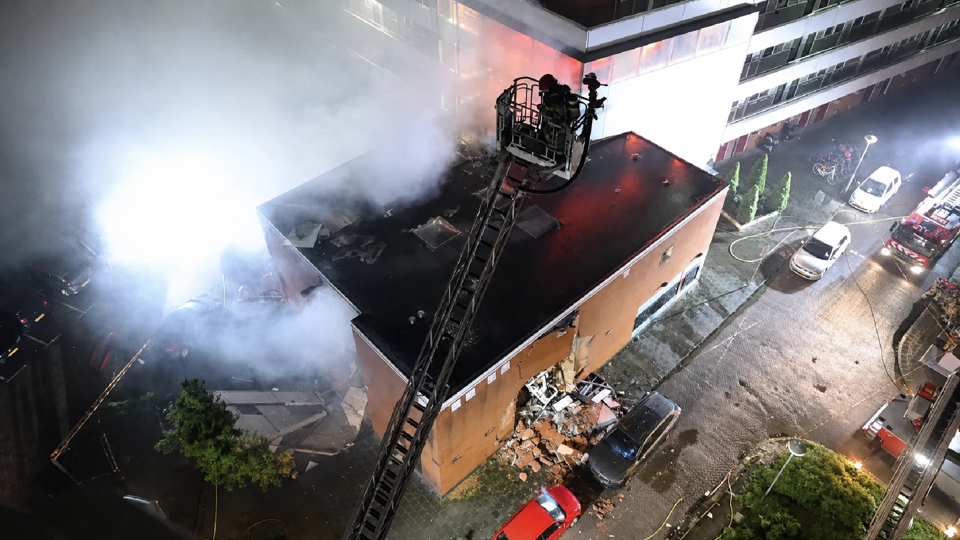 Enorme explosie bij Amsterdamse sportschool Enorme explosie bij Amsterdamse sportschool