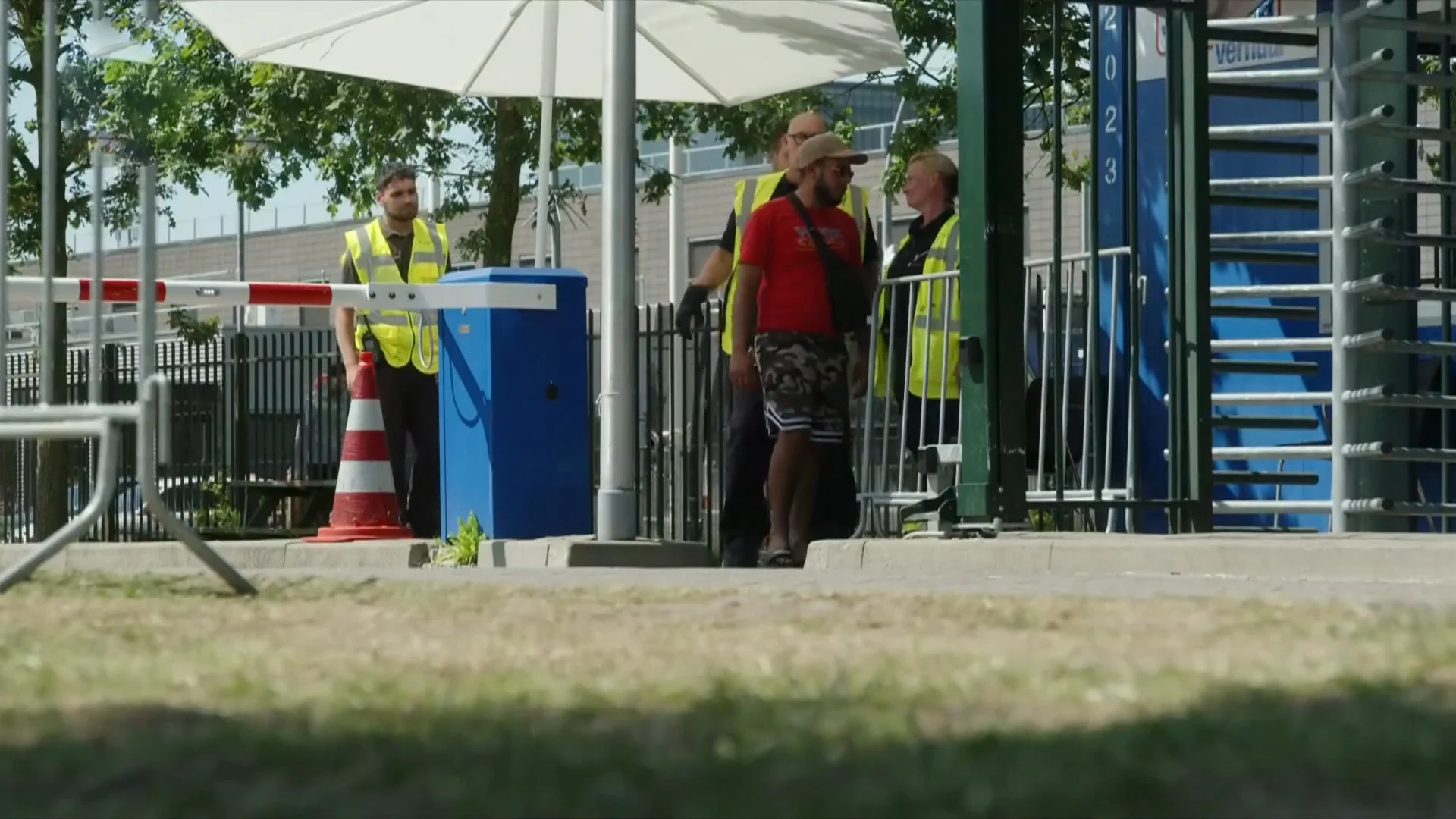 Aanmeldcentrum Ter Apel (© SBS6) Aanmeldcentrum Ter Apel (© SBS6)