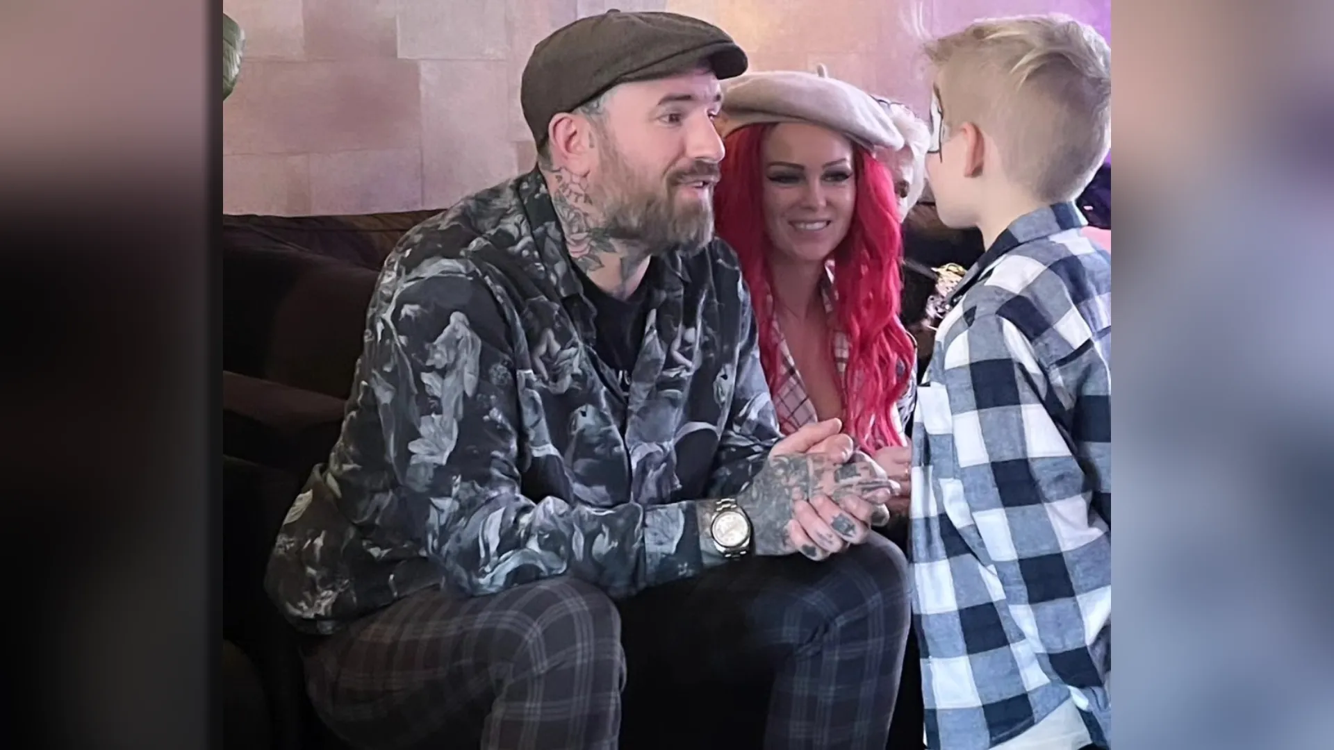 Ben Saunders met zijn partner en kind