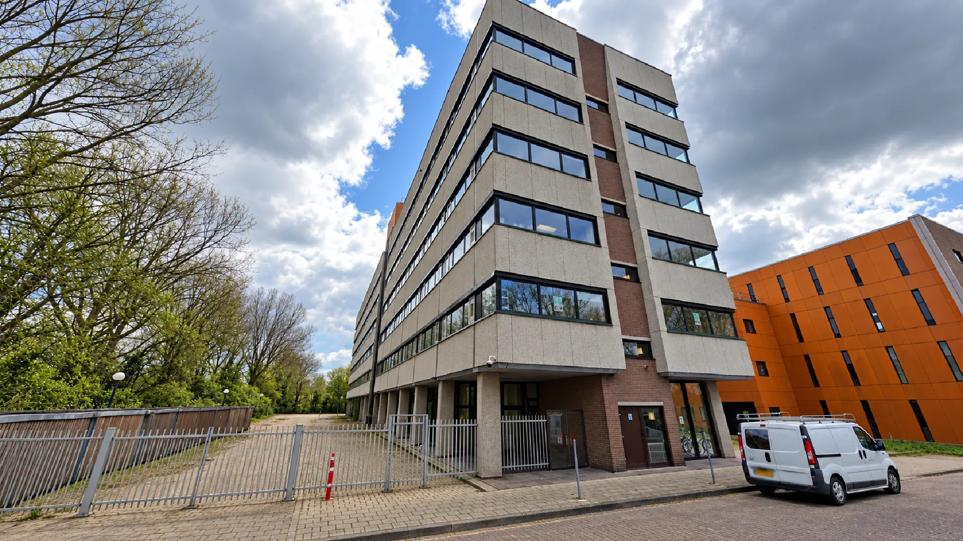 Het azc in Alkmaar Het azc in Alkmaar