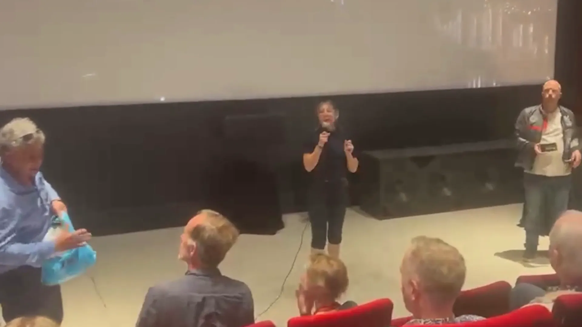 Sabine Taasa Sabine Taasa verstoort première in Delft
